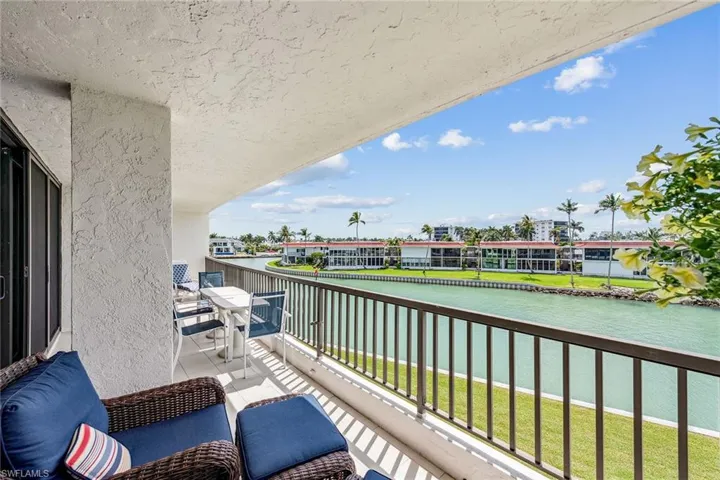 2304  Gulf Shore N BLVD, Naples, FL 34103