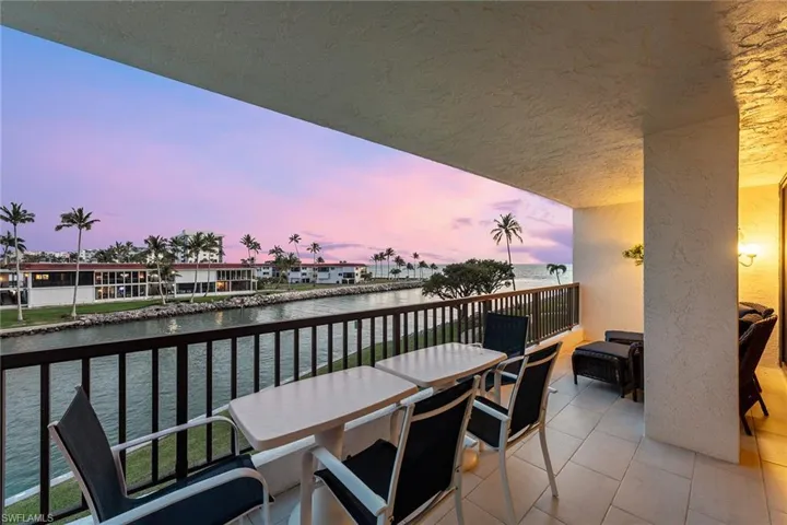 2304  Gulf Shore N BLVD, Naples, FL 34103