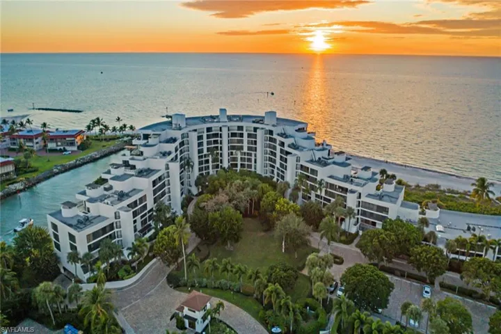 2304  Gulf Shore N BLVD, Naples, FL 34103