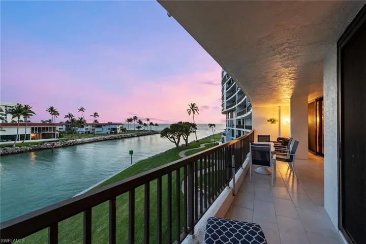 2304  Gulf Shore N BLVD, Naples, FL 34103