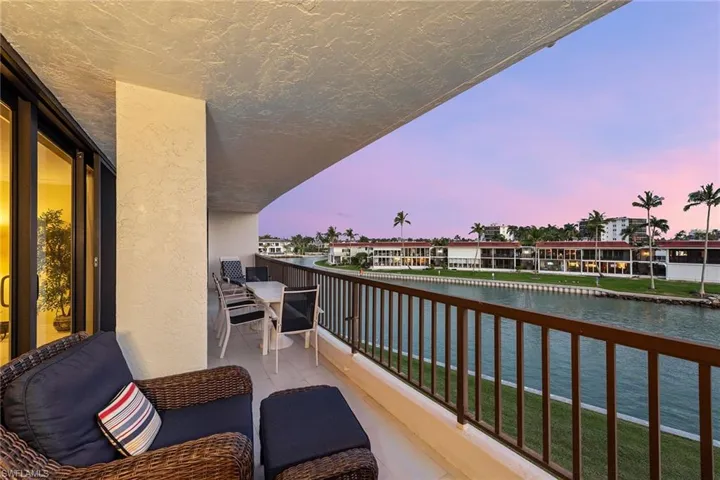 2304  Gulf Shore N BLVD, Naples, FL 34103