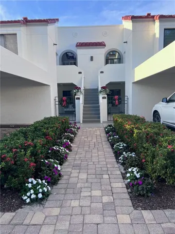 619  Beachwalk  CIR, Naples, FL 34108