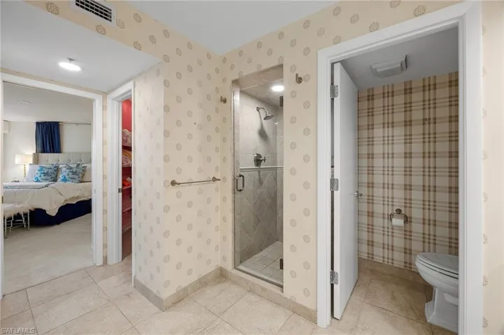 4651  Gulf Shore N BLVD, Naples, FL 34103