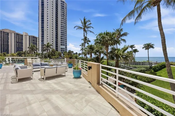 4651  Gulf Shore N BLVD, Naples, FL 34103
