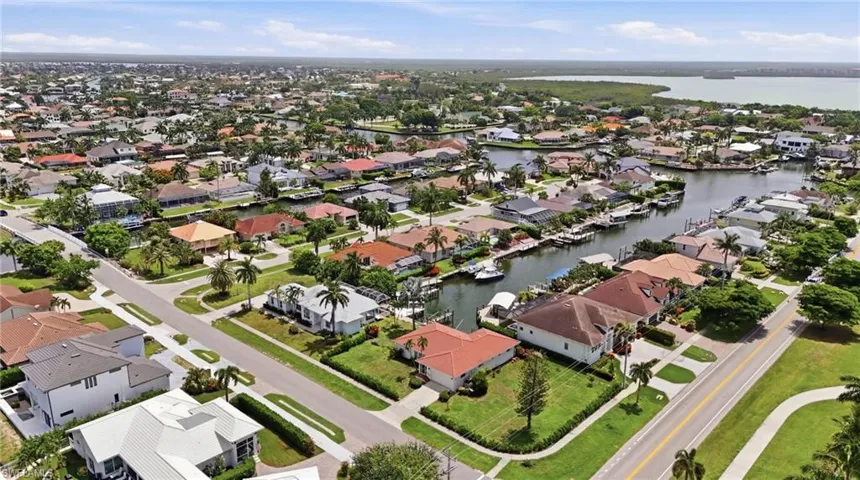 1621 Almeria Ct, Marco Island, Florida 34145