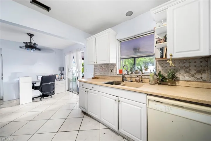 27 Ne 20th Ave, Cape Coral, Florida 33909