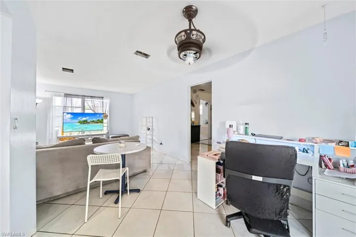 27 Ne 20th Ave, Cape Coral, Florida 33909