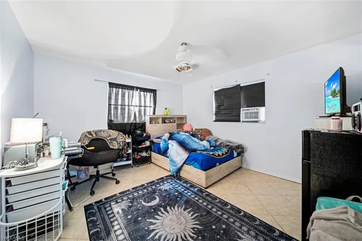 27 Ne 20th Ave, Cape Coral, Florida 33909