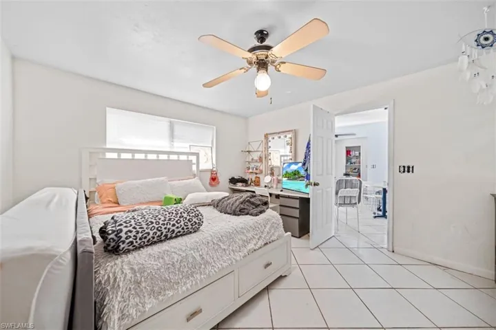 27 Ne 20th Ave, Cape Coral, Florida 33909