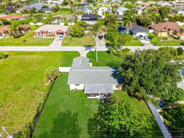 27 Ne 20th Ave, Cape Coral, Florida 33909