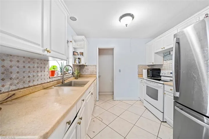 27 Ne 20th Ave, Cape Coral, Florida 33909