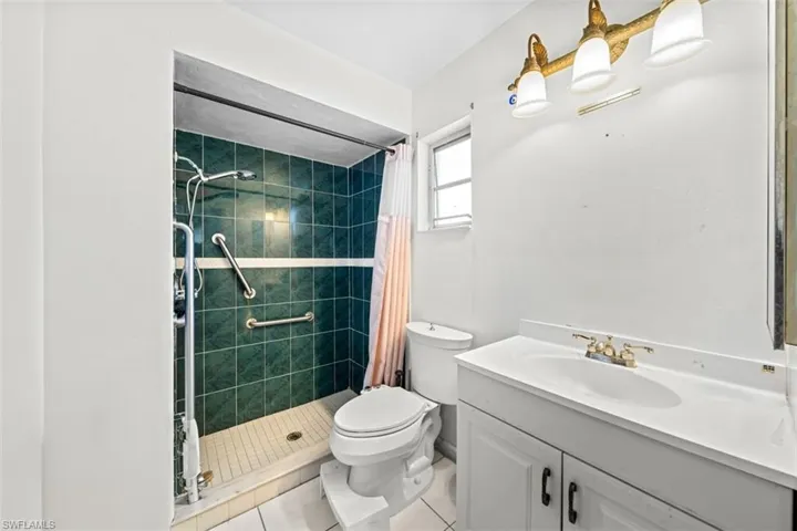 27 Ne 20th Ave, Cape Coral, Florida 33909