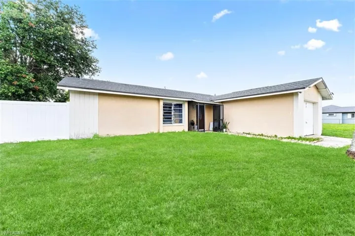 27 Ne 20th Ave, Cape Coral, Florida 33909