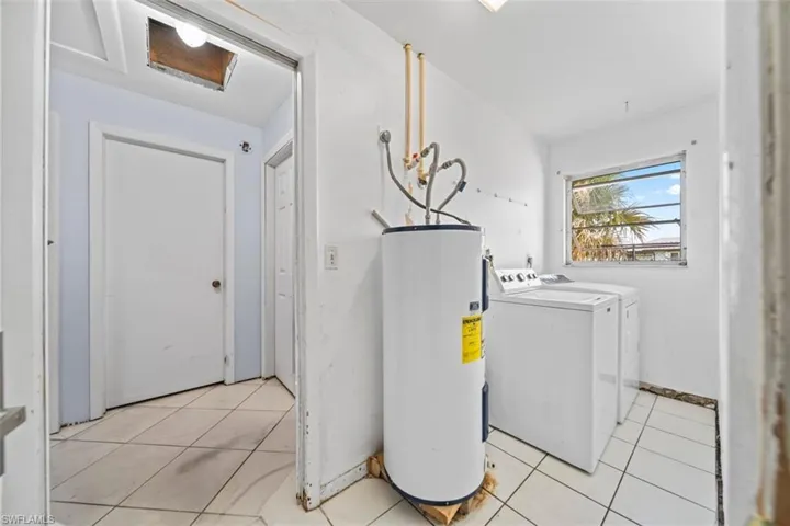 27 Ne 20th Ave, Cape Coral, Florida 33909
