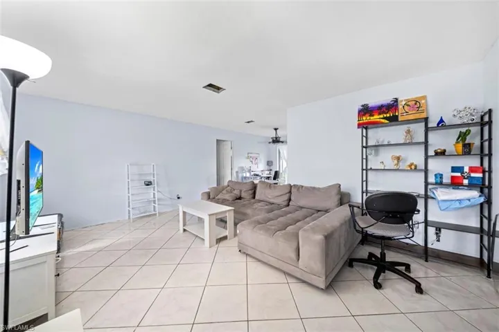 27 Ne 20th Ave, Cape Coral, Florida 33909