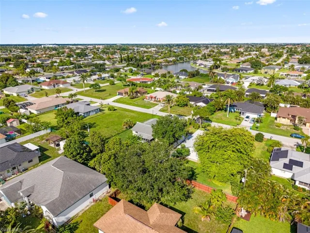 27 Ne 20th Ave, Cape Coral, Florida 33909
