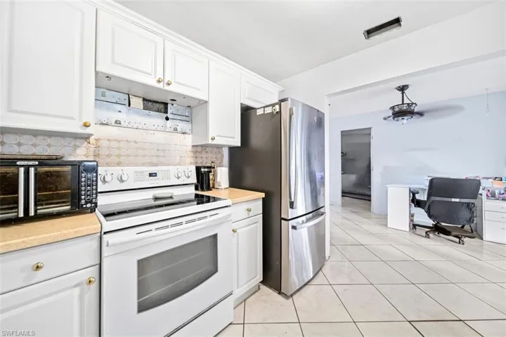 27 Ne 20th Ave, Cape Coral, Florida 33909