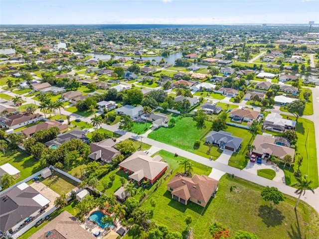 27 Ne 20th Ave, Cape Coral, Florida 33909