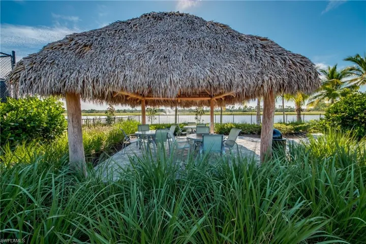 Tiki hut & lake view