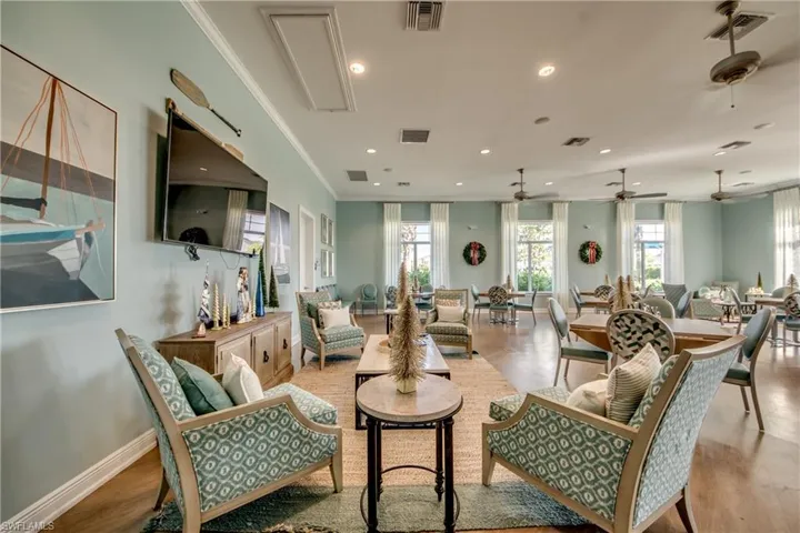 Living room featuring crown molding, light hardwood / wood-style floors, and ceiling fan