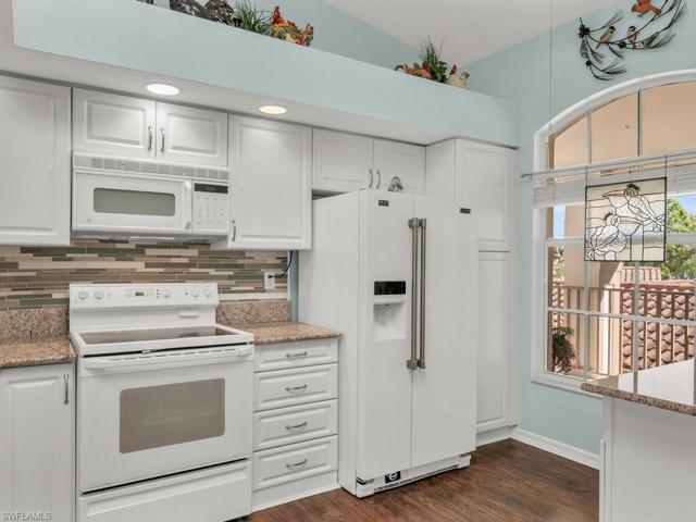 206  Newport  DR, Naples, FL 34114