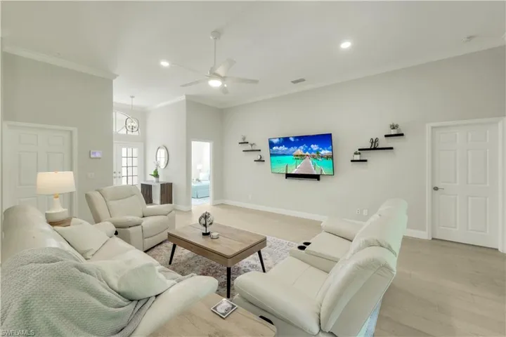 Spacious living room