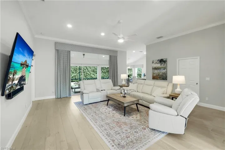 Livingroom with great view of lanai