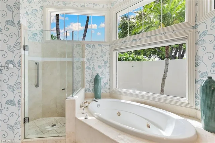 6991 Greentree Dr, Naples, Florida 34108