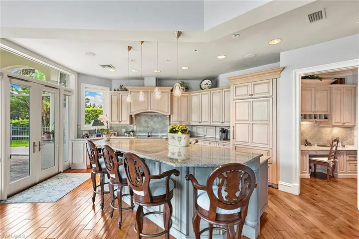6991 Greentree Dr, Naples, Florida 34108