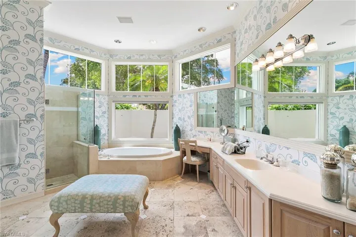 6991 Greentree Dr, Naples, Florida 34108