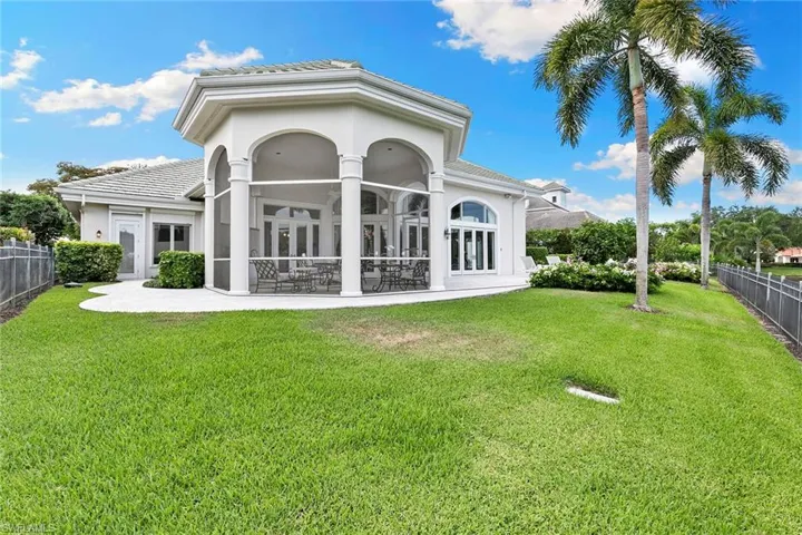 6991 Greentree Dr, Naples, Florida 34108