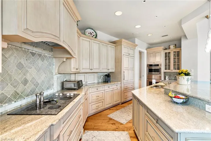 6991 Greentree Dr, Naples, Florida 34108