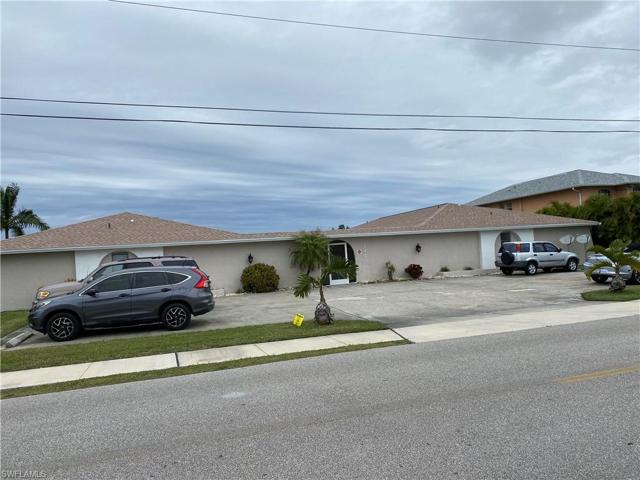 Front of condo, there are only 4 units.