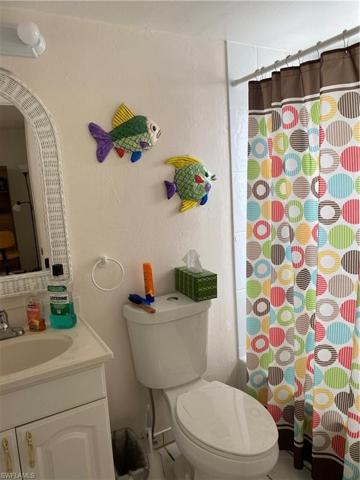 Tub/shower combo.
