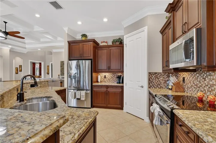 7352 Lantana Way, Naples, Florida 34119