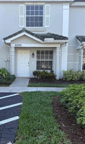 8285  Pacific Beach  DR, Fort Myers, FL 33966