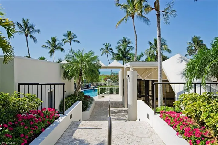 4251 Gulf Shore BLVD N # 18D, NAPLES FL 34103