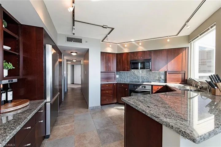 4251 Gulf Shore BLVD N # 18D, NAPLES FL 34103