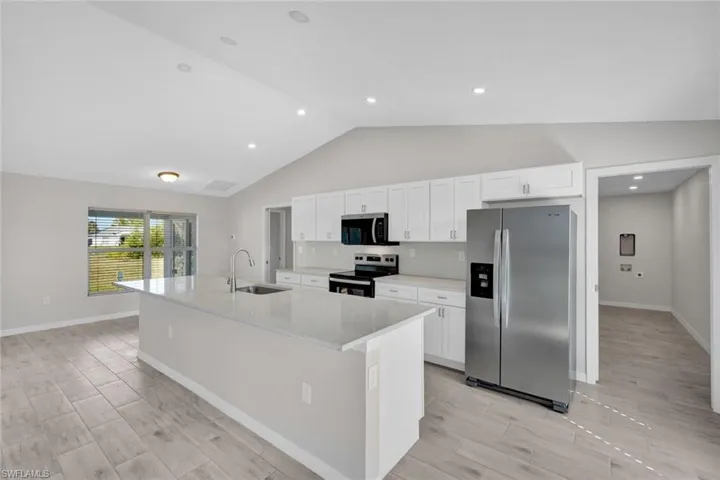 Kitchen with Breakfast Bar