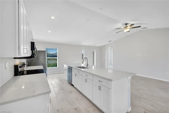 Large Island with Breakfast Bar