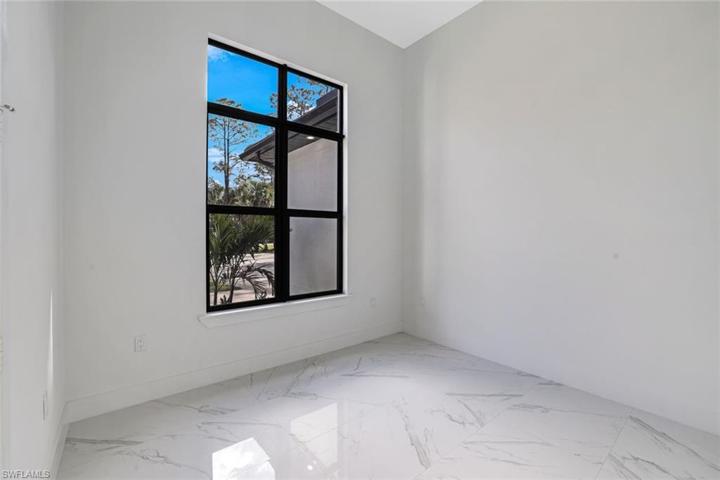 883  2nd NE ST, Naples, FL 34120