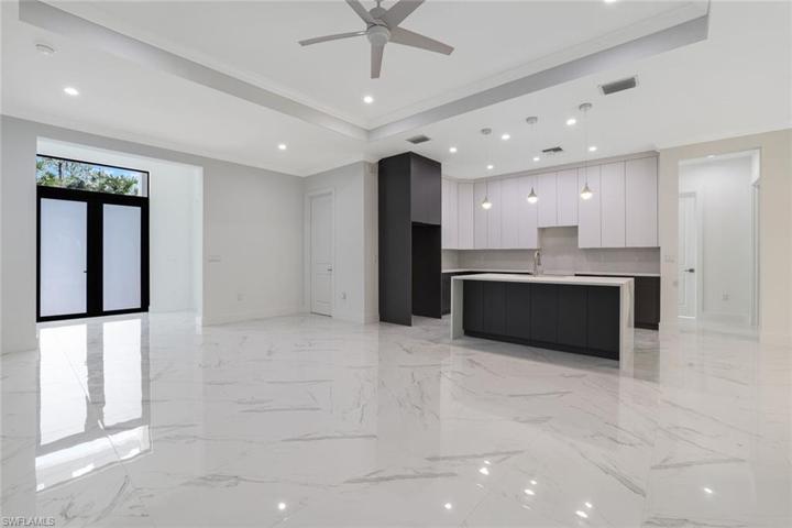 883  2nd NE ST, Naples, FL 34120