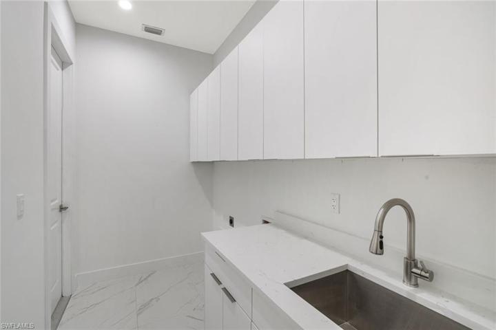 883  2nd NE ST, Naples, FL 34120