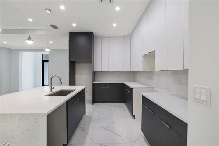 883  2nd NE ST, Naples, FL 34120