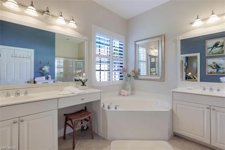 16156 Parque Ln, Naples, Florida 34110