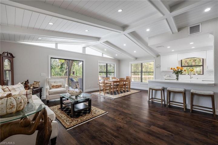Living Room / Kitchen