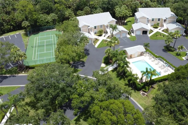 680 Wiggins Lake Dr 202, Naples, Florida 34110