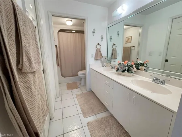 153 Gabriel Cir 3003, Naples, Florida 34104