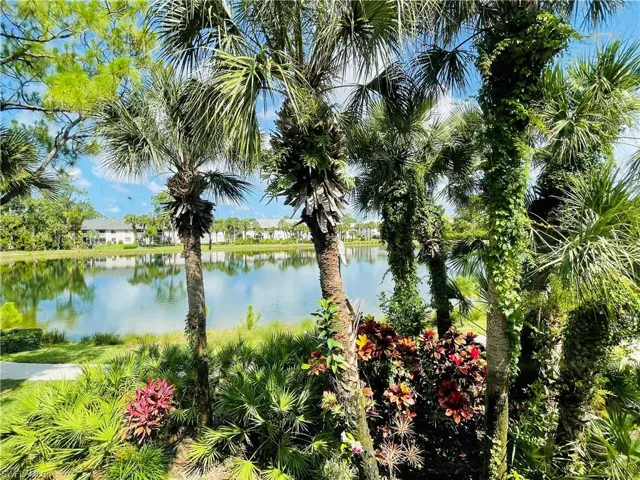 153 Gabriel Cir 3003, Naples, Florida 34104