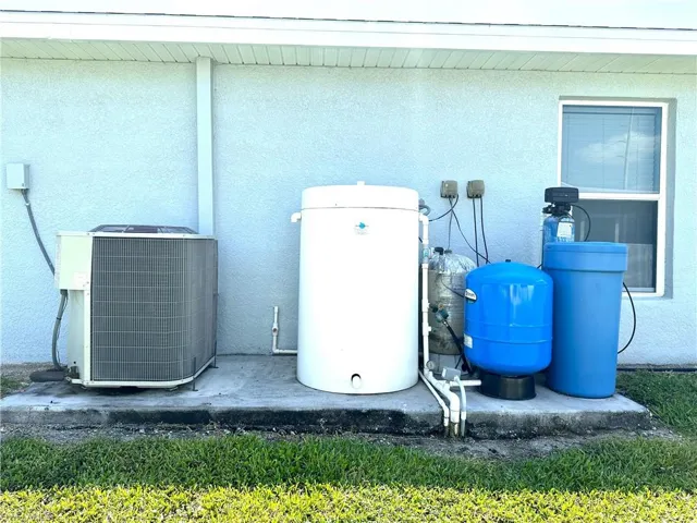 2909  1st W ST, Lehigh Acres, FL 33971